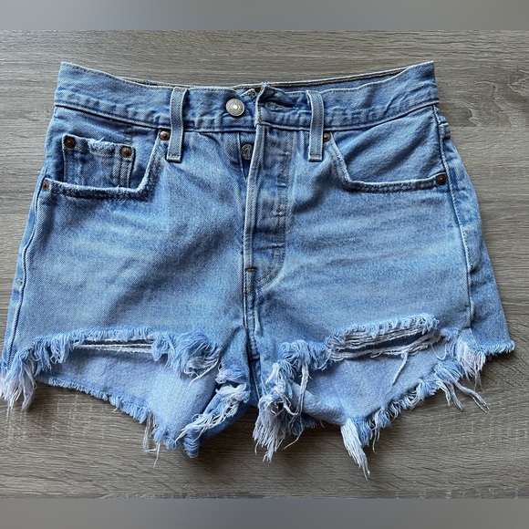 Levi 501 Shorts - Picture 2 of 5